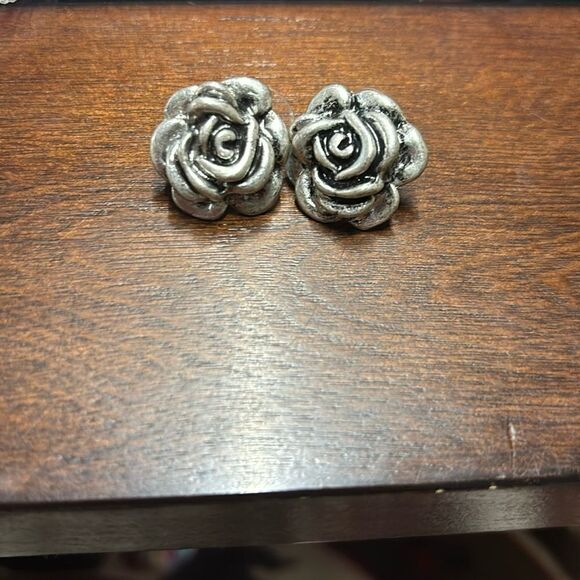 🌹 Rose metal earrings - Picture 1 of 6